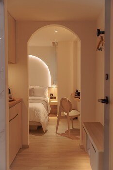 corridor 2407