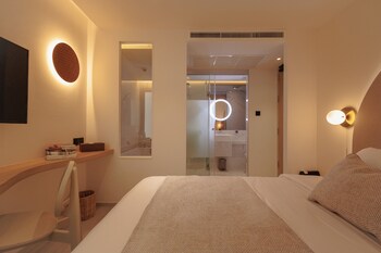 corridor 2407