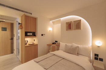 corridor 2407
