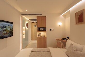 corridor 2407