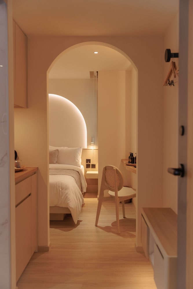 corridor 2407