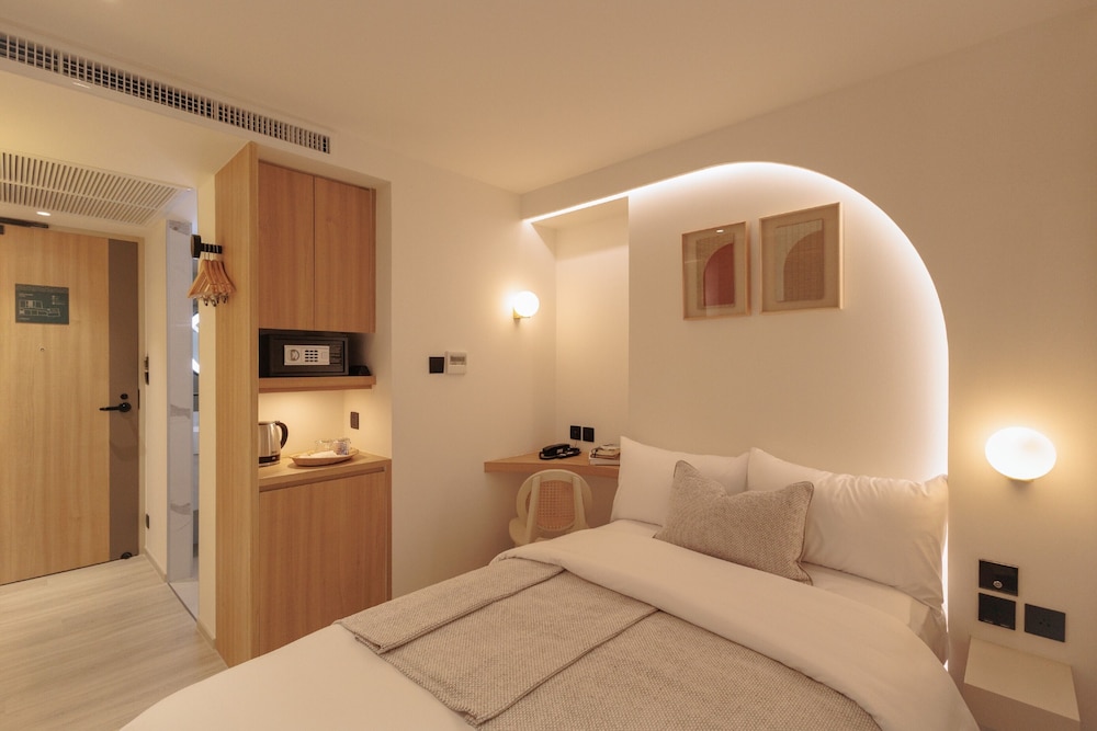 corridor 2407