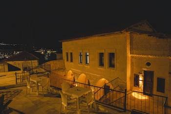 daphne cave hotel