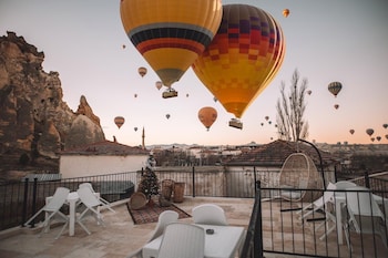 daphne cave hotel
