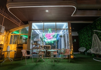ekkamai buds and beds 420 hostel