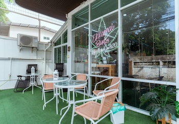 ekkamai buds and beds 420 hostel