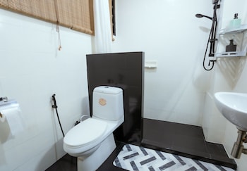 ekkamai buds and beds 420 hostel