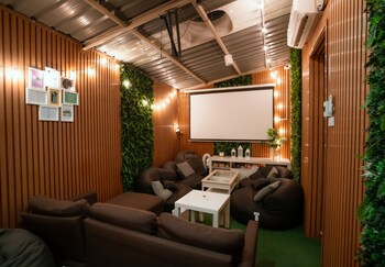 ekkamai buds and beds 420 hostel