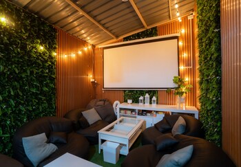 ekkamai buds and beds 420 hostel