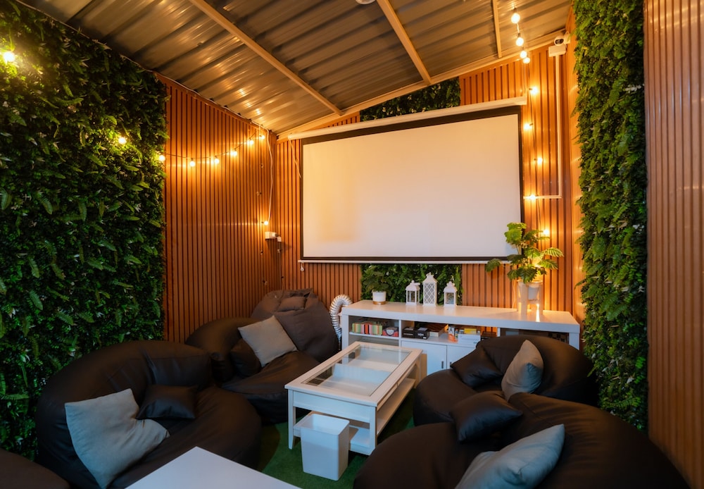 ekkamai buds and beds 420 hostel