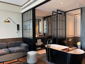 flow and co qingdao autograph collection