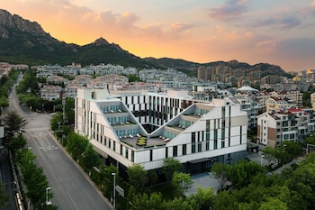 flow and co qingdao autograph collection