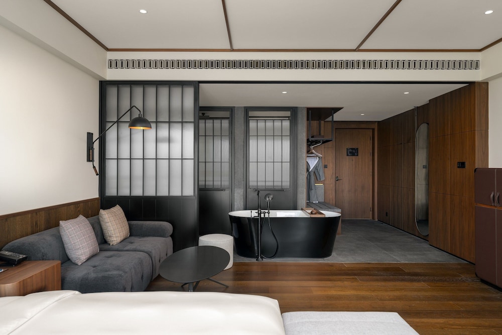 flow and co qingdao autograph collection