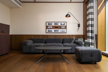 flow and co qingdao autograph collection