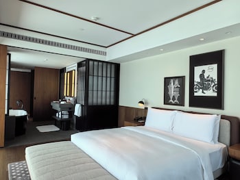 flow and co qingdao autograph collection