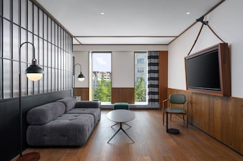 flow and co qingdao autograph collection