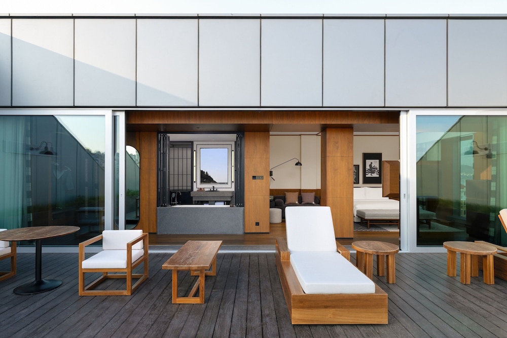 flow and co qingdao autograph collection