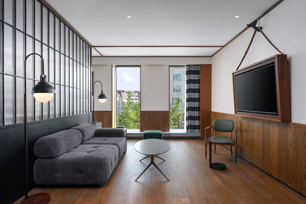 flow and co qingdao autograph collection