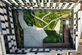 flow and co qingdao autograph collection