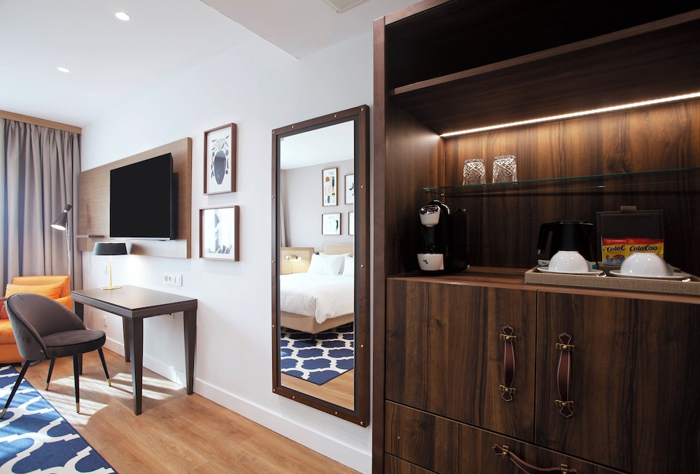 holiday inn madrid las tablas by ihg