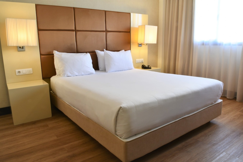 holiday inn madrid las tablas by ihg