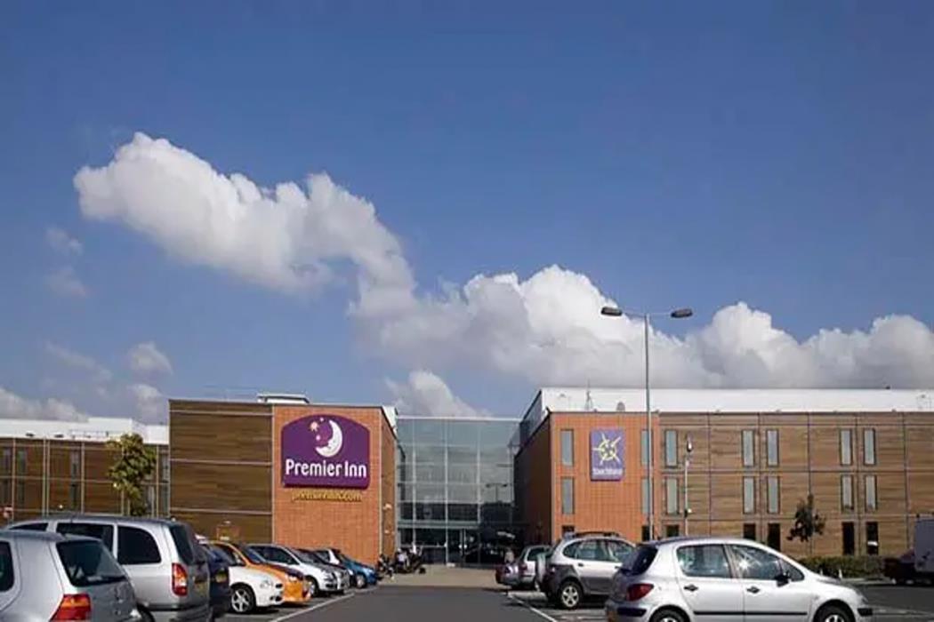 premier inn london heathrow airport t2 and t3 bath road