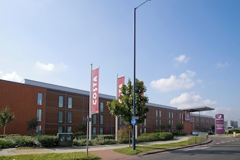 premier inn london heathrow airport t2 and t3 bath road