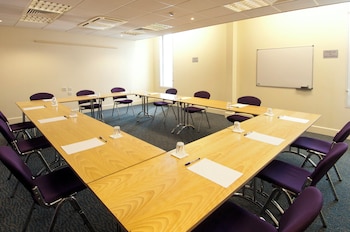 premier inn london heathrow airport t2 and t3 bath road