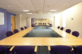 premier inn london heathrow airport t2 and t3 bath road