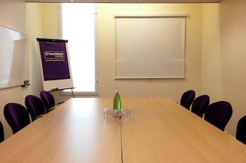 premier inn london heathrow airport t2 and t3 bath road