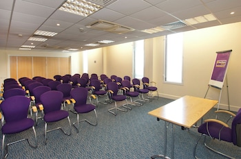 premier inn london heathrow airport t2 and t3 bath road