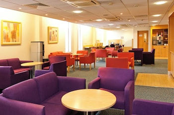premier inn london heathrow airport t2 and t3 bath road