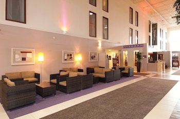 premier inn london heathrow airport t2 and t3 bath road