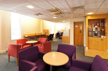 premier inn london heathrow airport t2 and t3 bath road