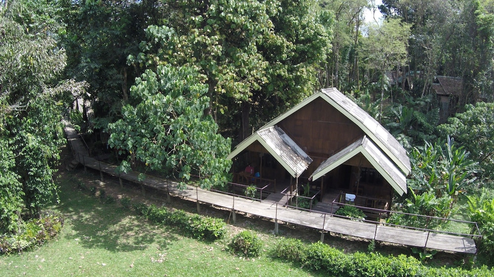 khao sok riverside cottage