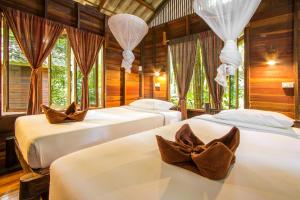 khao sok riverside cottage