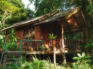 khao sok riverside cottage