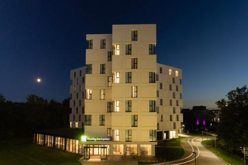 holiday inn express brussels airport an ihg hotel