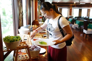 e outfitting vang thong hotel