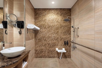 la quinta by wyndham abu dhabi al wahda