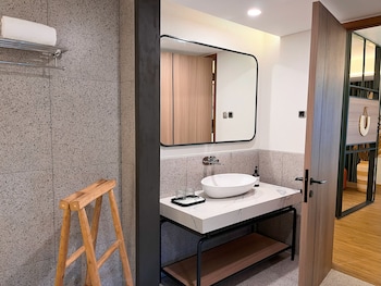 luminor hotel legian seminyak bali