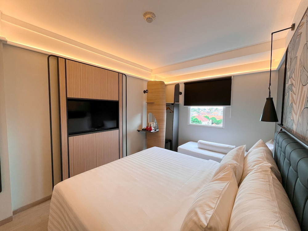 luminor hotel legian seminyak bali