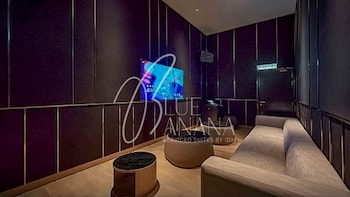 m vertica premier suites by bluebanana