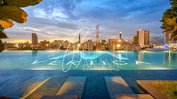 m vertica premier suites by bluebanana