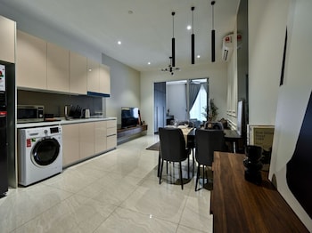 oyo 90952 quill residences kuala lumpur