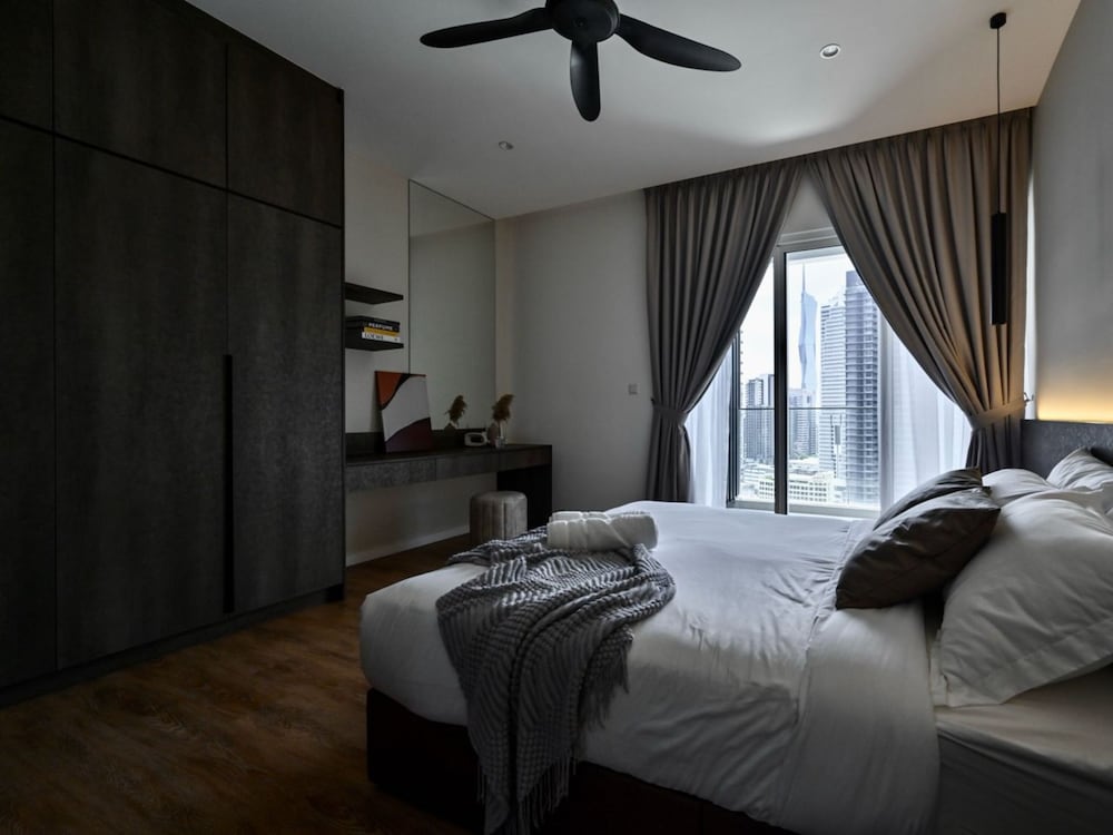 oyo 90952 quill residences kuala lumpur