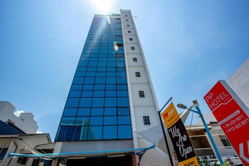pp hotel by moxy