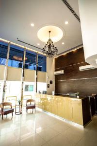 pp hotel by moxy