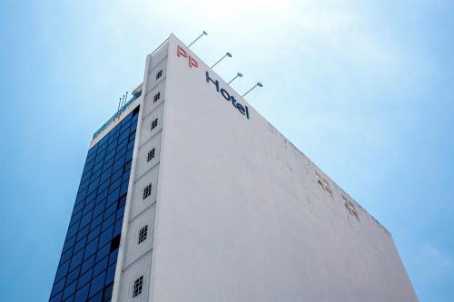 pp hotel by moxy