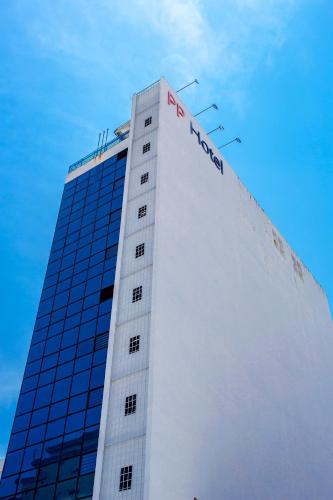 pp hotel by moxy